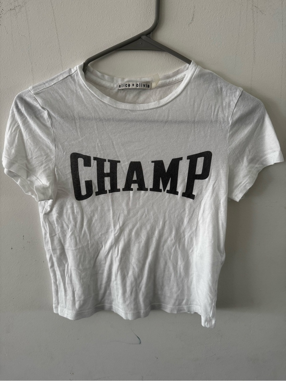 Alice + Olivia White baby Tee with Black Logo Tag, XS